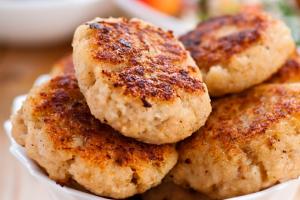 What to add to minced meat for cutlets