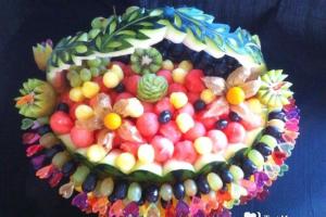 How to cut a hedgehog fruit basket from a melon