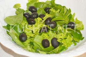 Recipe for salad with baked sweet peppers and olives step by step
