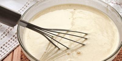 끓는 물을 넣은 케피어 팬케이크 - 맛있는 슈 페이스트리를 위한 최고의 레시피 푹신한 케피르 커스터드 팬케이크 레시피
