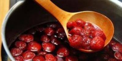 How to cook compote from frozen berries?