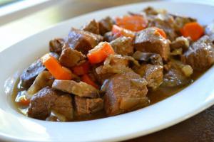 Bake beef with mushrooms in the oven Dishes of beef and mushrooms in the oven