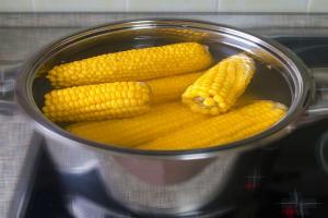 Cooking time for corn in a pot