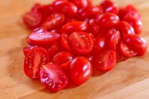 겨울용 토마토 레초 준비 방법 : 헝가리어, 불가리아어, 러시아어