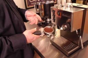 커피 머신의 카푸치노 : 준비 규칙 카푸치노를 준비하려면