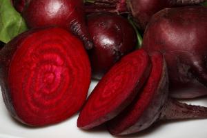 How to quickly cook whole beets, reveal the secrets