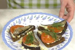 The most delicious sandwiches with sprats for the holiday table
